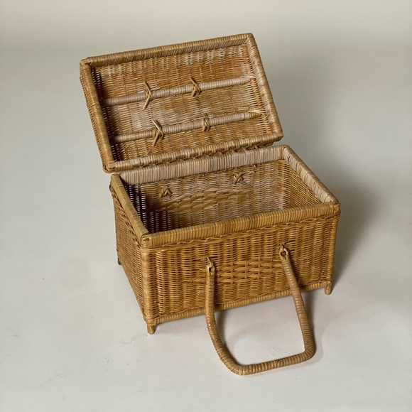 Vintage Rattan Picnic Basket - Picture 5 of 5